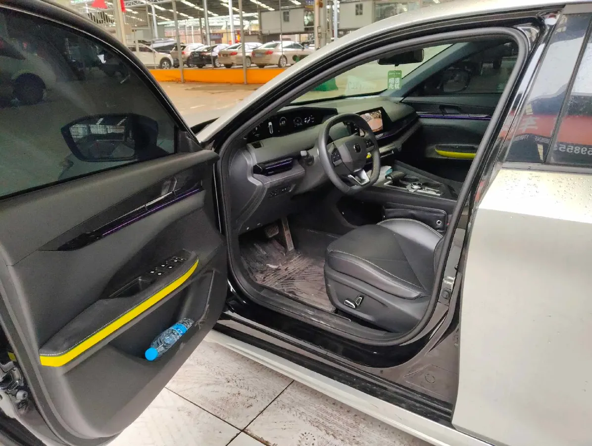 2022 ChangAn UNI-V 1.5T 188HP L4 7DCT,autocango,china used car exporter,china ev exporter,chinese used car exporter,chinese used ev exporter