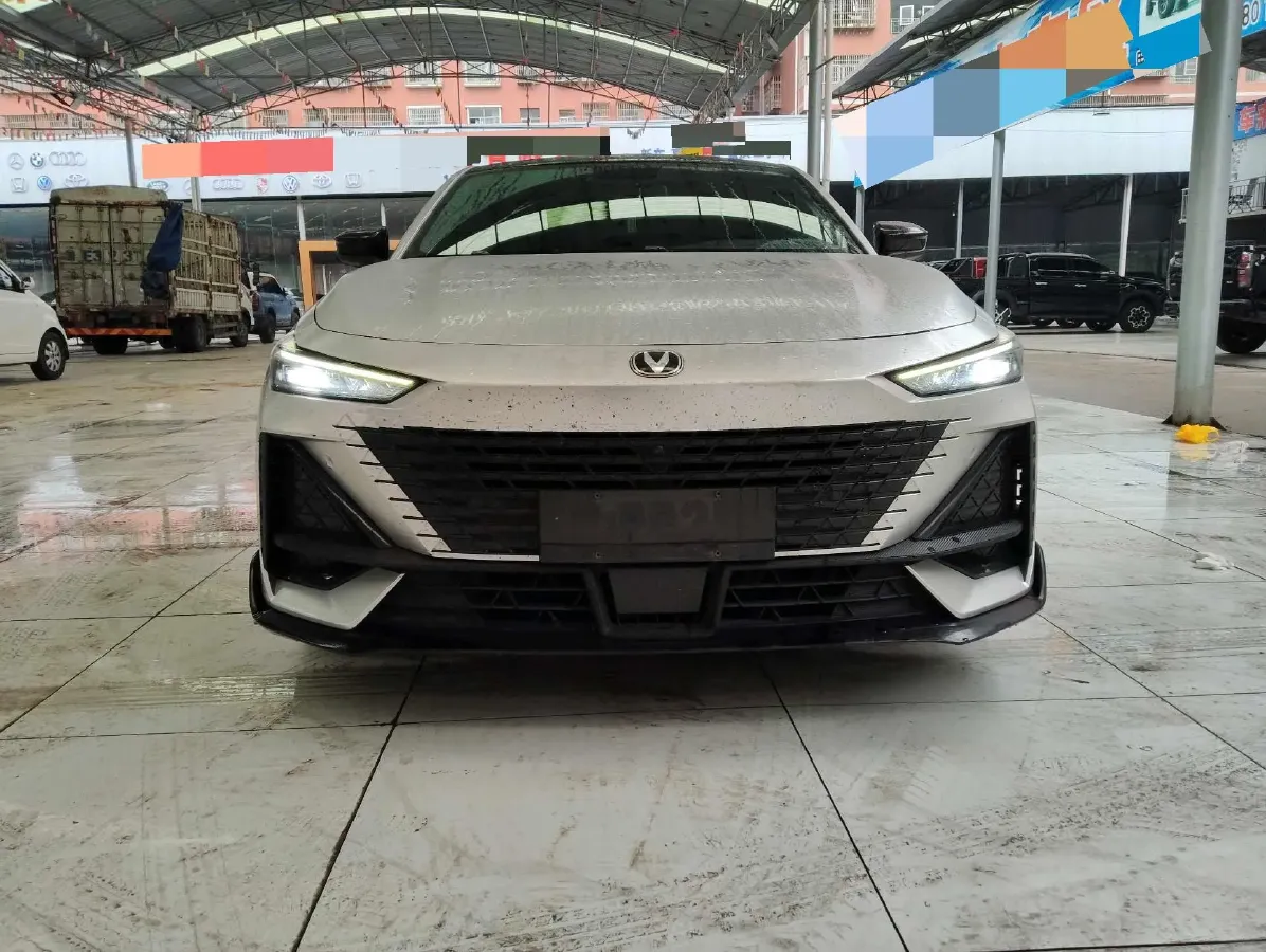 2022 ChangAn UNI-V 1.5T 188HP L4 7DCT,autocango,china used car exporter,china ev exporter,chinese used car exporter,chinese used ev exporter