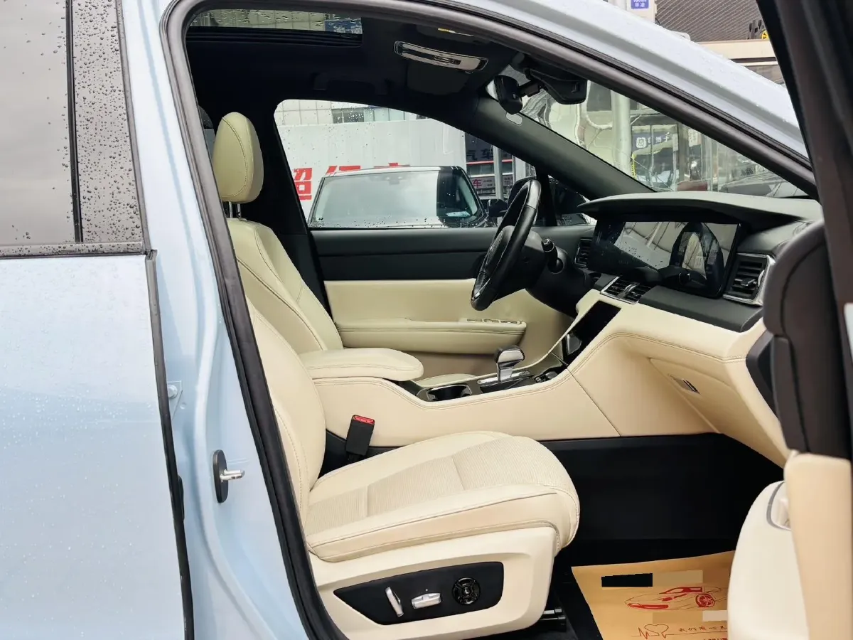 2021 Li ONE Range Extended 131HP REEV 40.5KWH,autocango,china used car exporter,china ev exporter,chinese used car exporter,chinese used ev exporter