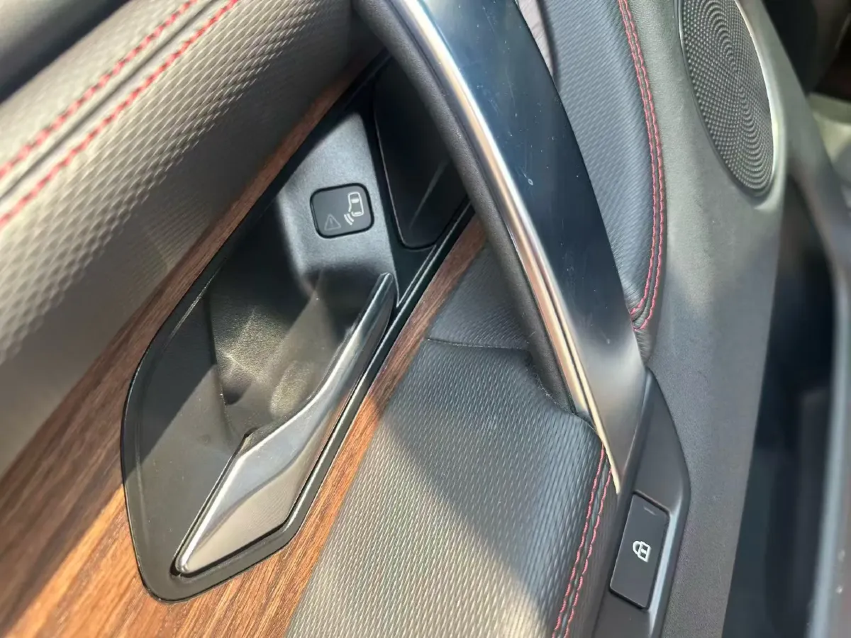 2022 Land Rover Discovery Sport 2.0T 249HP L4 9AT,autocango,china used car exporter,china ev exporter,chinese used car exporter,chinese used ev exporter