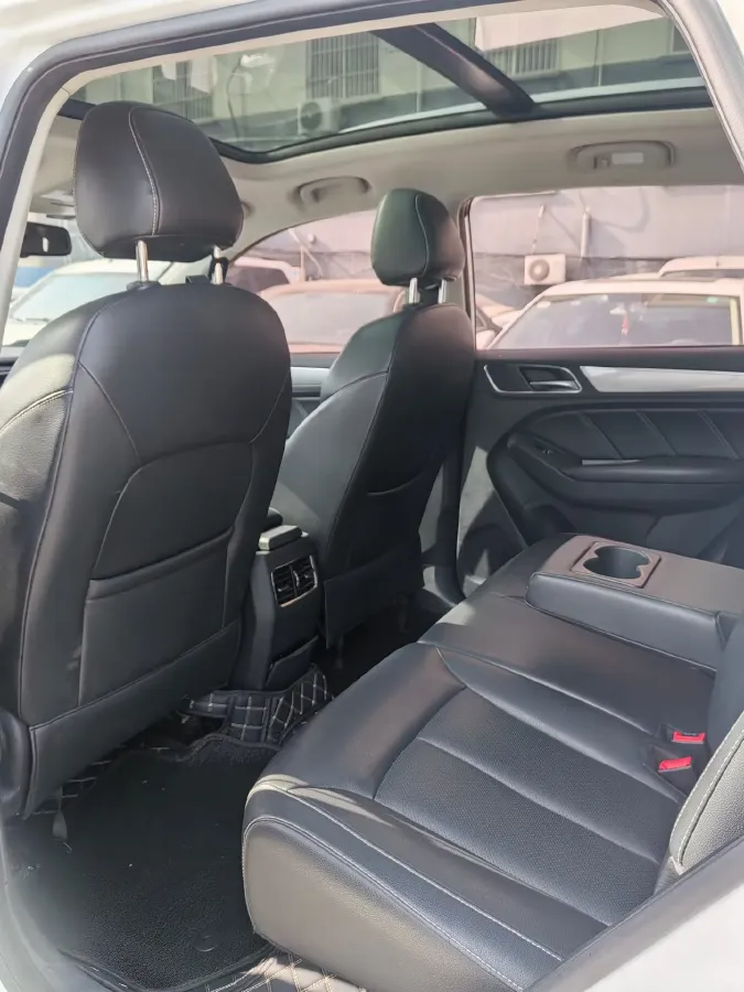 2016 Roewe RX5 2.0T 220HP L4 6DCT,autocango,china used car exporter,china ev exporter,chinese used car exporter,chinese used ev exporter