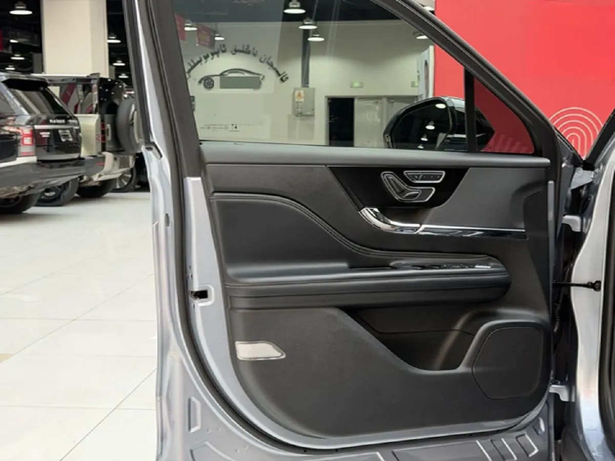 2024 Lincoln Corsair 2.0T 261HP L4 8AT,autocango,china used car exporter,china ev exporter,chinese used car exporter,chinese used ev exporter