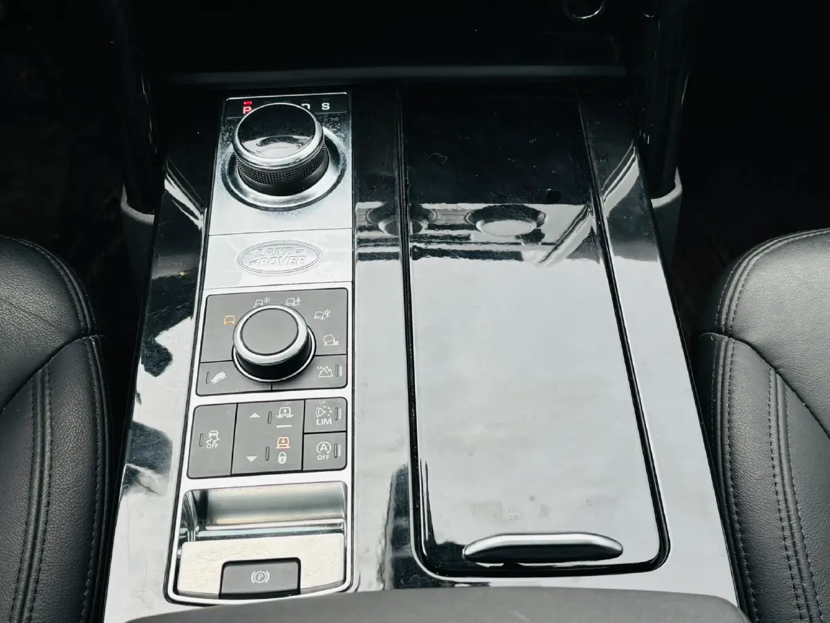 2017 Land Rover Discovery Sport 2.0T 241HP L4 9AT,autocango,china used car exporter,china ev exporter,chinese used car exporter,chinese used ev exporter