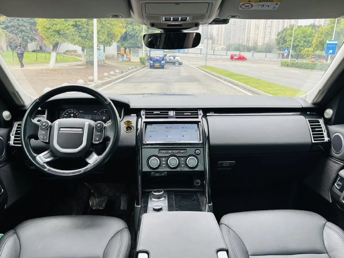 2017 Land Rover Discovery Sport 2.0T 241HP L4 9AT,autocango,china used car exporter,china ev exporter,chinese used car exporter,chinese used ev exporter