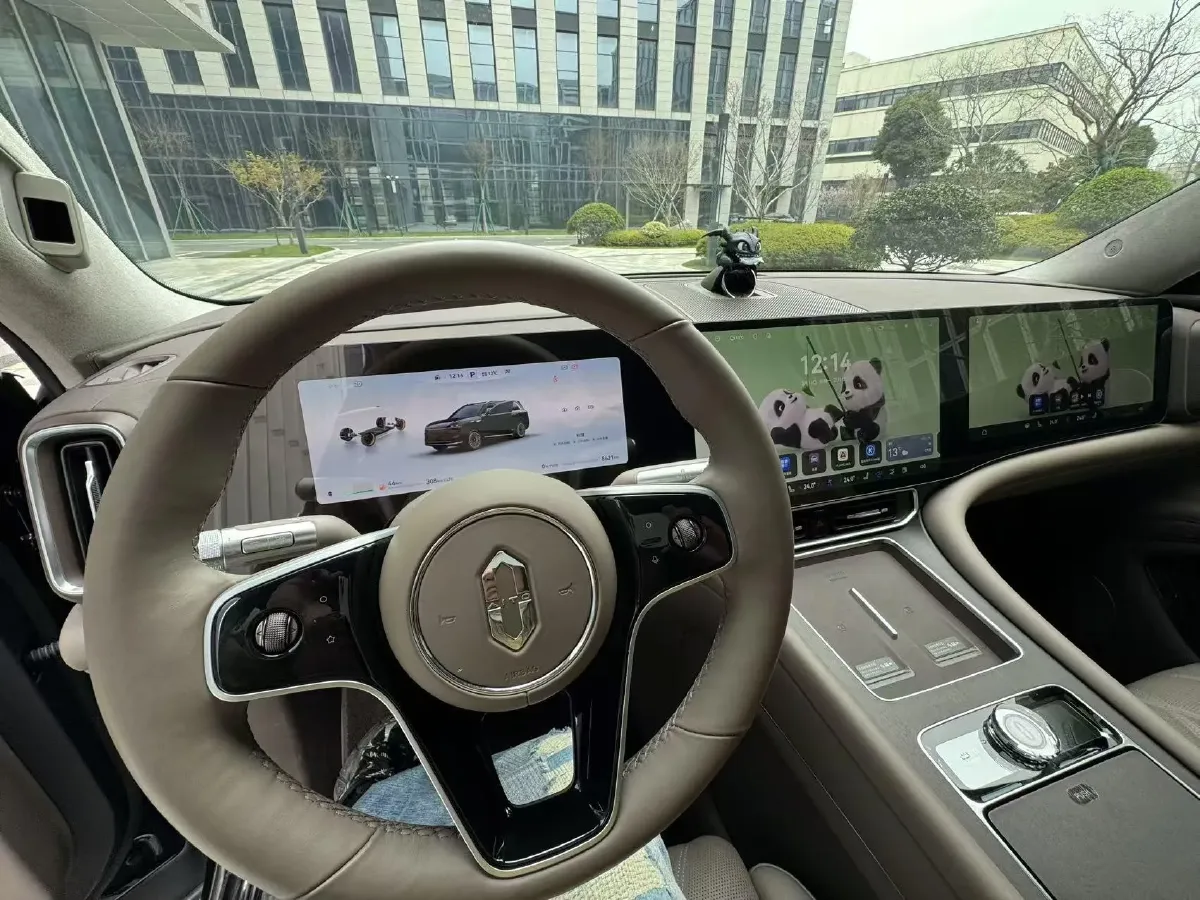 2025 AITO AITO M9 REEV 160HP REEV 52KWH,autocango,china used car exporter,china ev exporter,chinese used car exporter,chinese used ev exporter