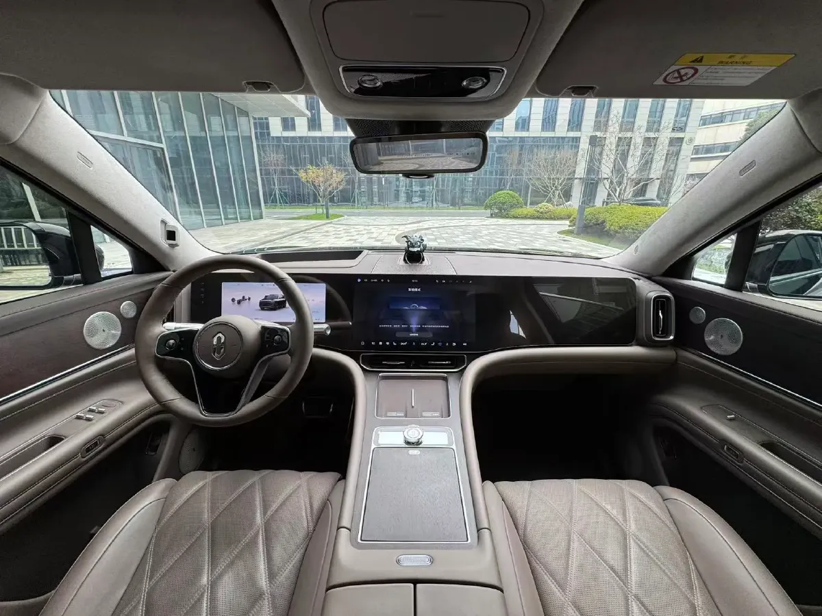 2025 AITO AITO M9 REEV 160HP REEV 52KWH,autocango,china used car exporter,china ev exporter,chinese used car exporter,chinese used ev exporter