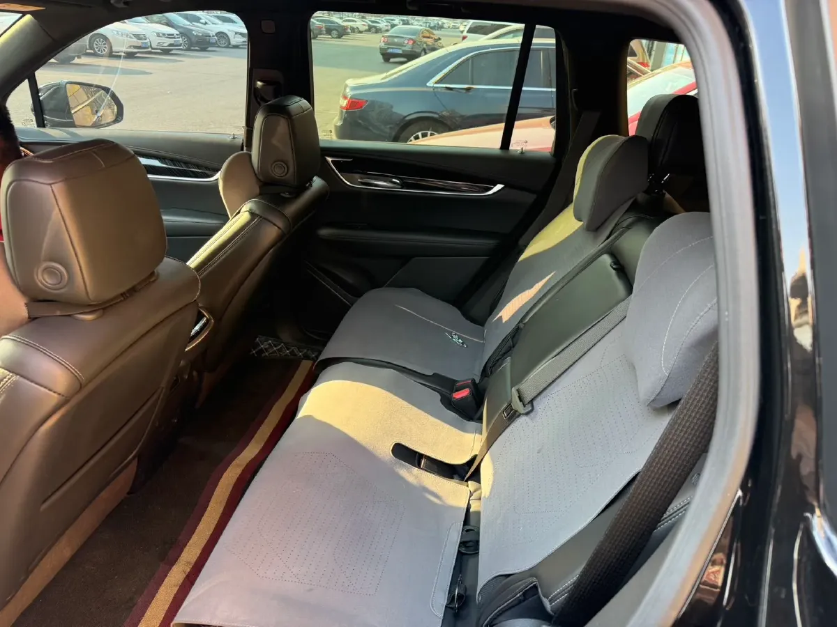 2022 Cadillac XT6 2.0T 237HP L4 9AT,autocango,china used car exporter,china ev exporter,chinese used car exporter,chinese used ev exporter