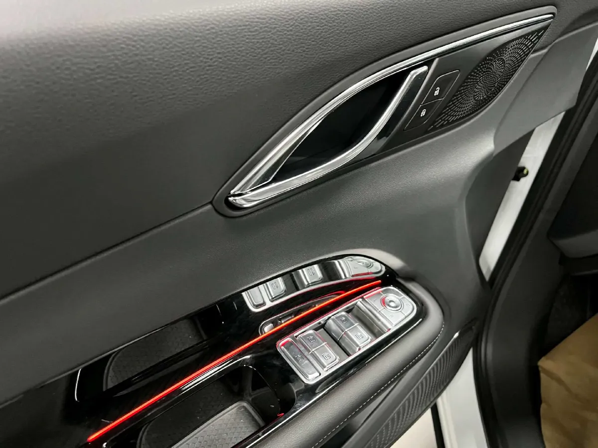 2024 HongQi HS3 1.5T 169HP L4 1DHT PHEV 18.4KWH,autocango,china used car exporter,china ev exporter,chinese used car exporter,chinese used ev exporter