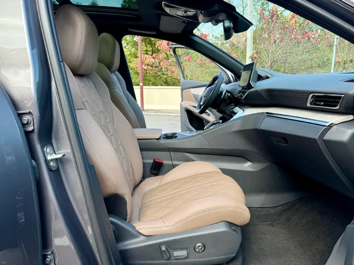 2023 Peugeot 5008 1.8T 211HP L4 8AT,autocango,china used car exporter,china ev exporter,chinese used car exporter,chinese used ev exporter