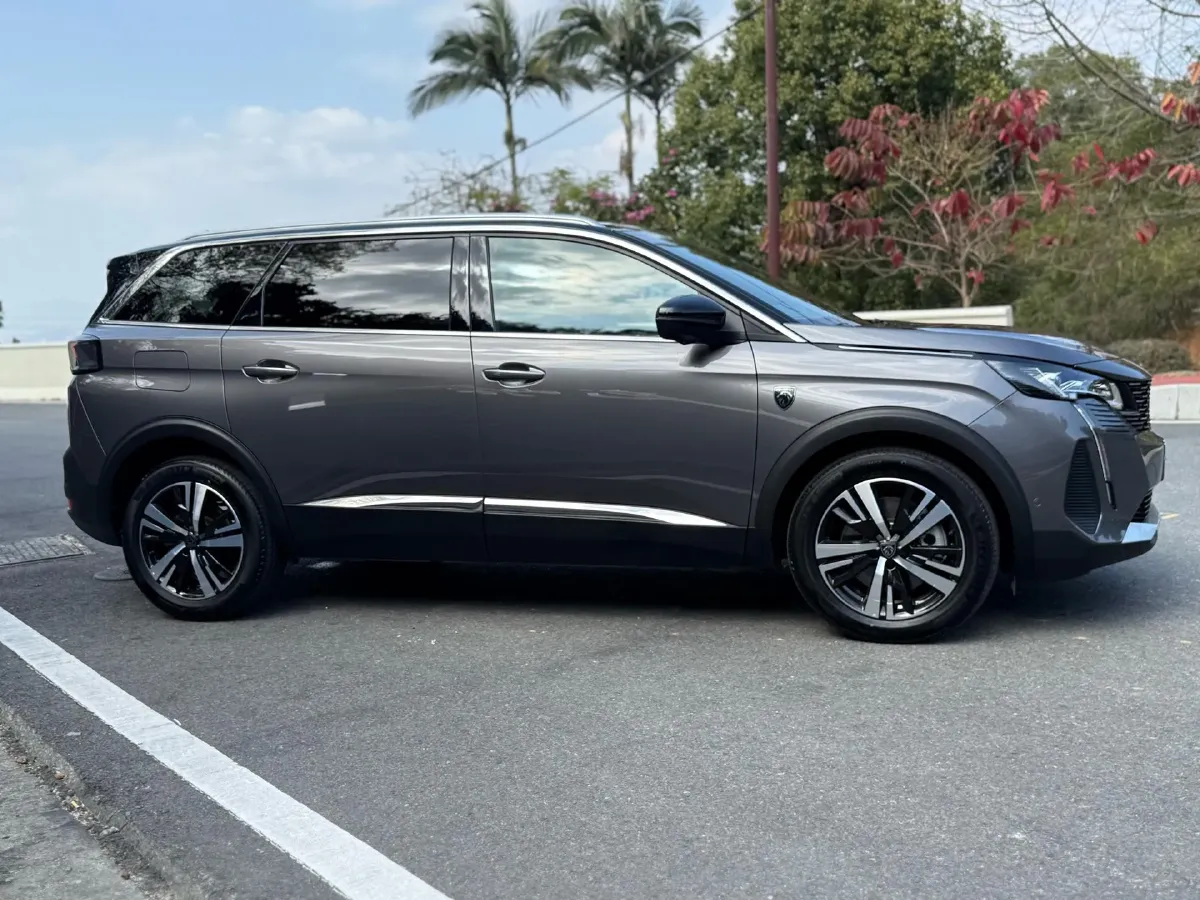 2023 Peugeot 5008 1.8T 211HP L4 8AT,autocango,china used car exporter,china ev exporter,chinese used car exporter,chinese used ev exporter