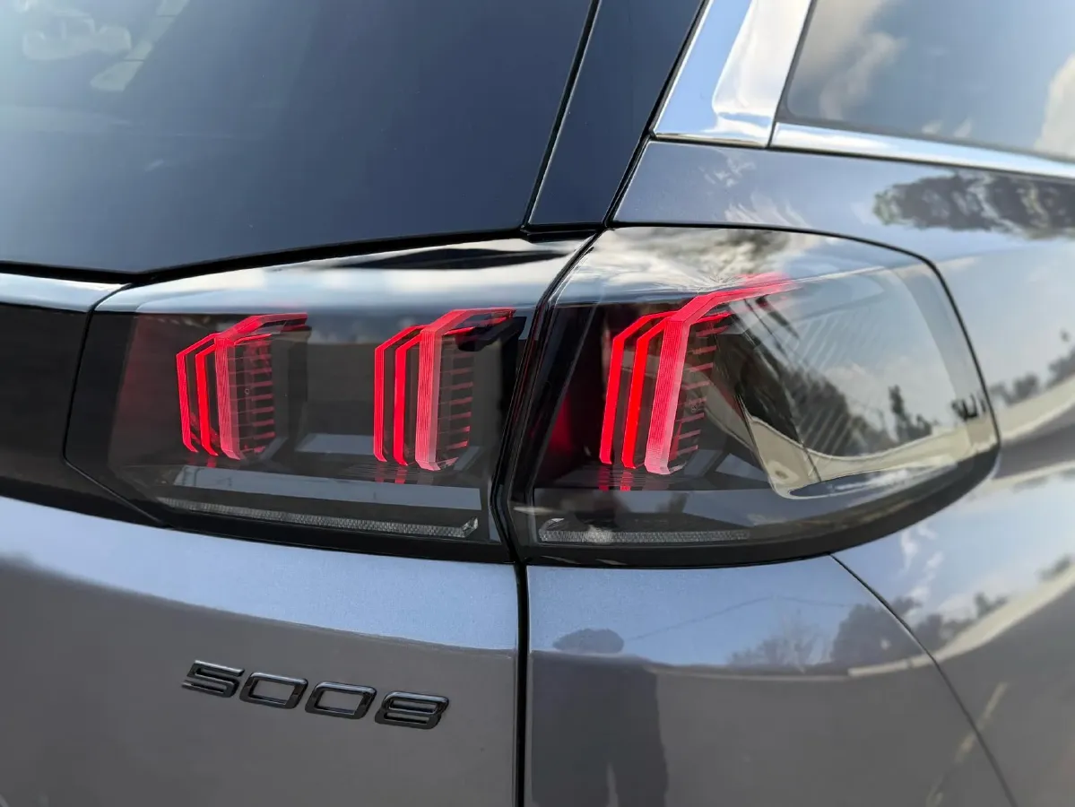 2023 Peugeot 5008 1.8T 211HP L4 8AT,autocango,china used car exporter,china ev exporter,chinese used car exporter,chinese used ev exporter