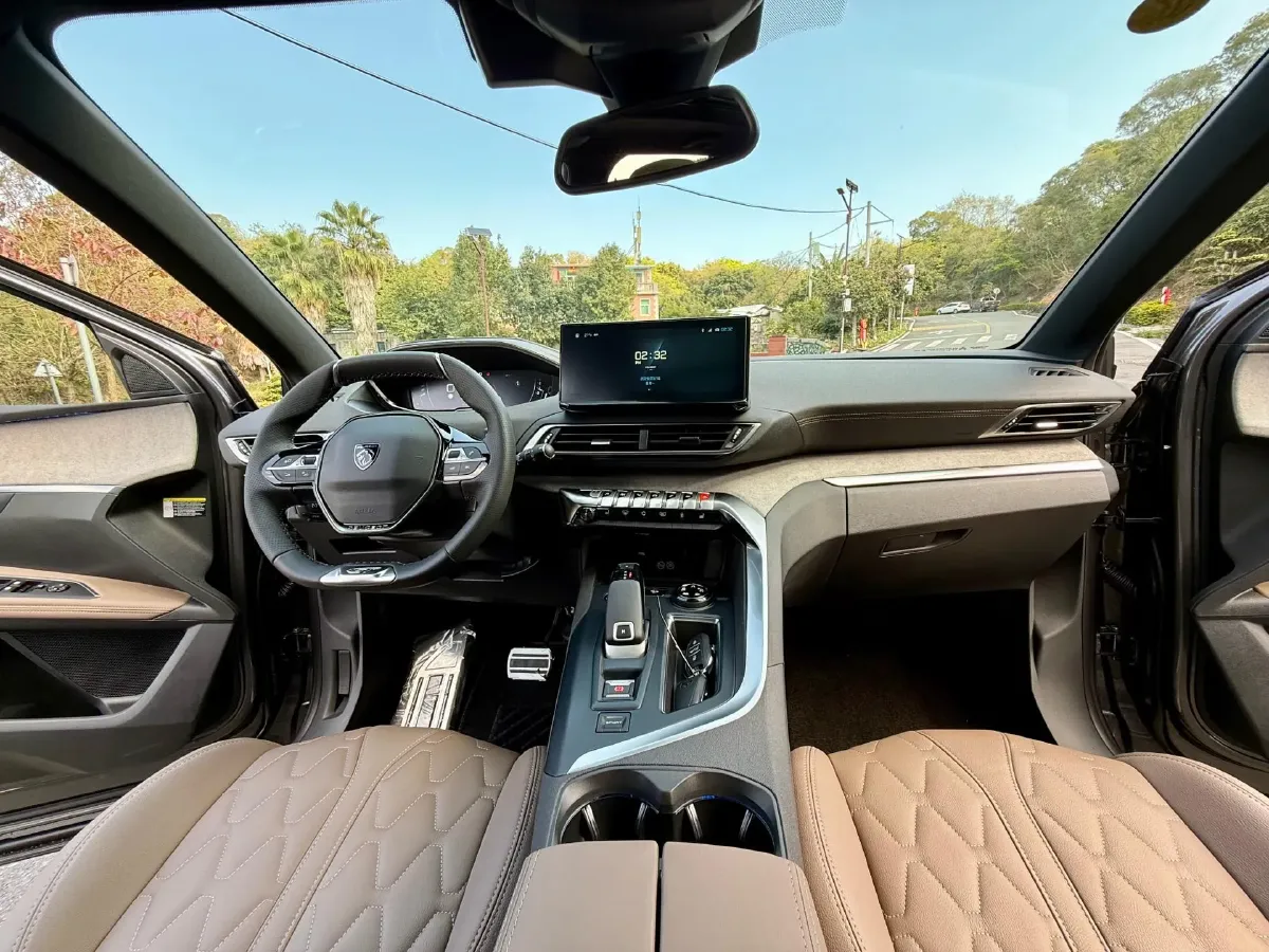 2023 Peugeot 5008 1.8T 211HP L4 8AT,autocango,china used car exporter,china ev exporter,chinese used car exporter,chinese used ev exporter