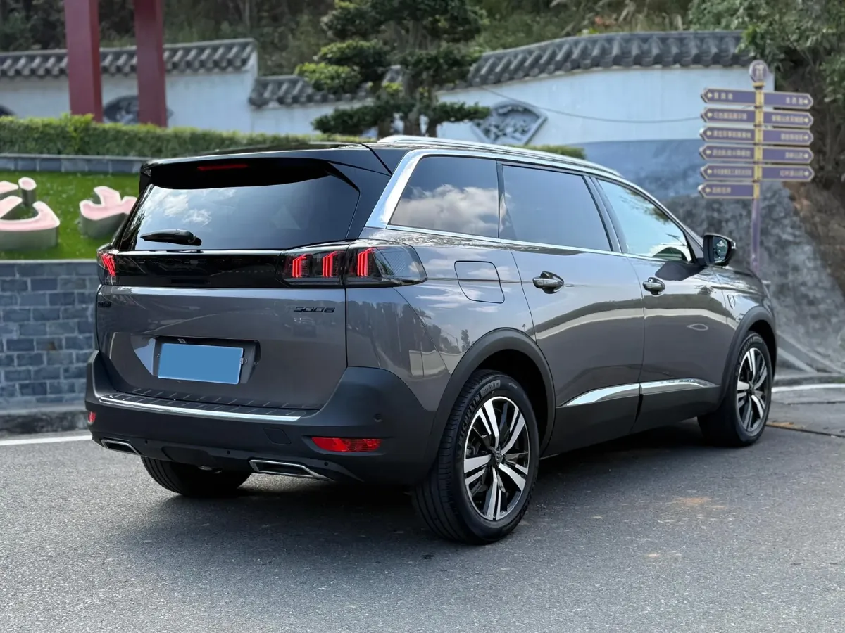 2023 Peugeot 5008 1.8T 211HP L4 8AT,autocango,china used car exporter,china ev exporter,chinese used car exporter,chinese used ev exporter