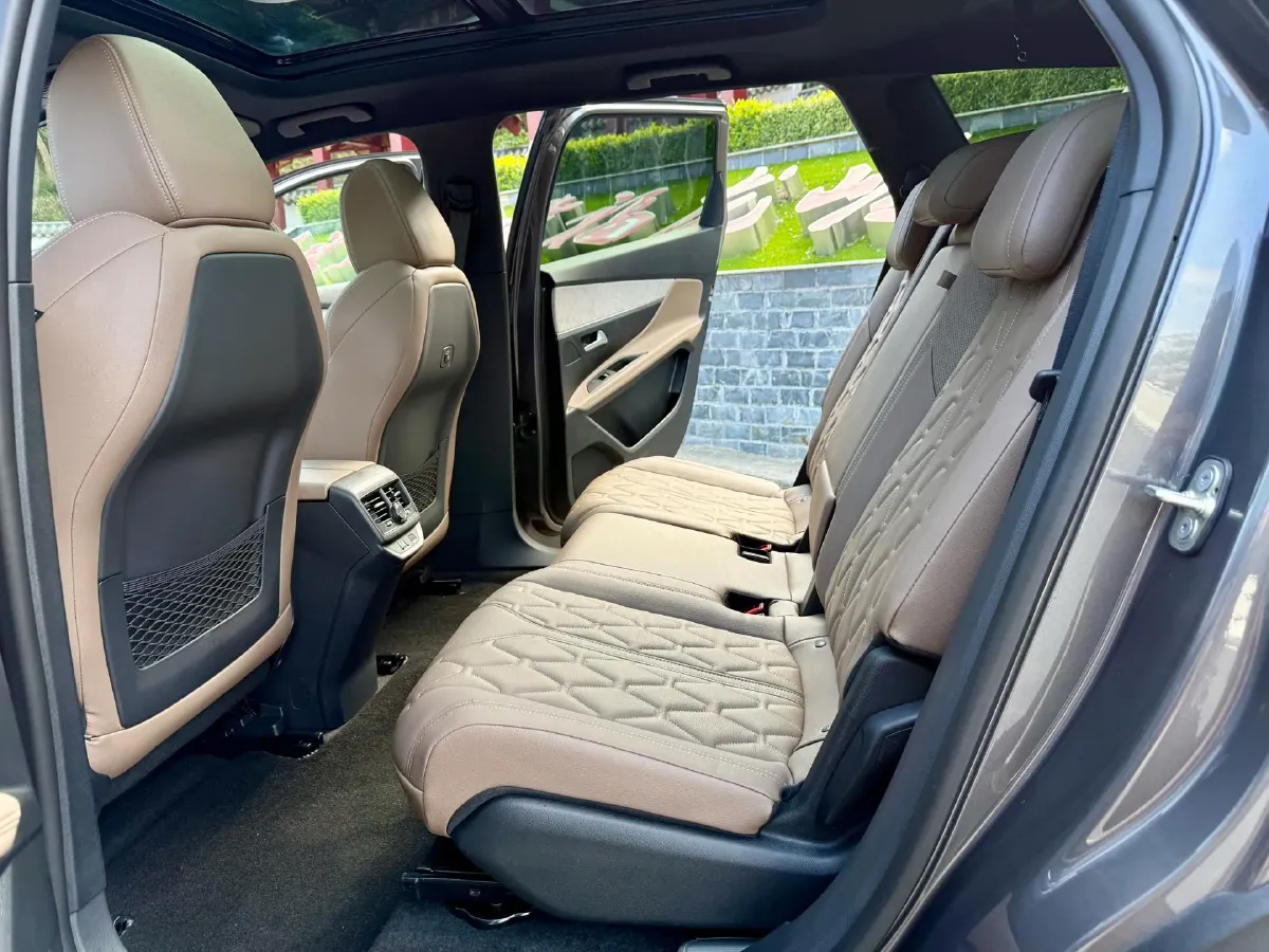 2023 Peugeot 5008 1.8T 211HP L4 8AT,autocango,china used car exporter,china ev exporter,chinese used car exporter,chinese used ev exporter