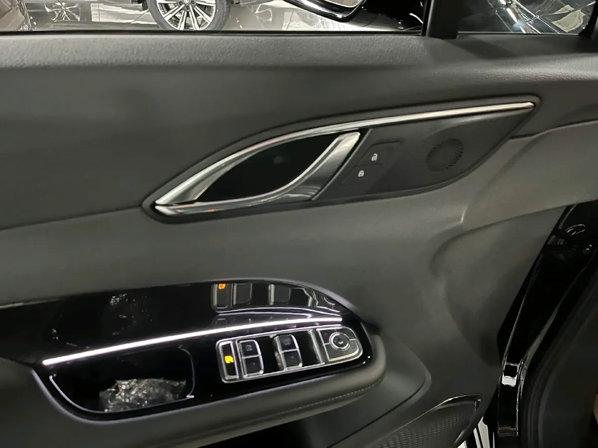 2024 HongQi HS3 1.5T 169HP L4 1DHT PHEV 18.4KWH,autocango,china used car exporter,china ev exporter,chinese used car exporter,chinese used ev exporter