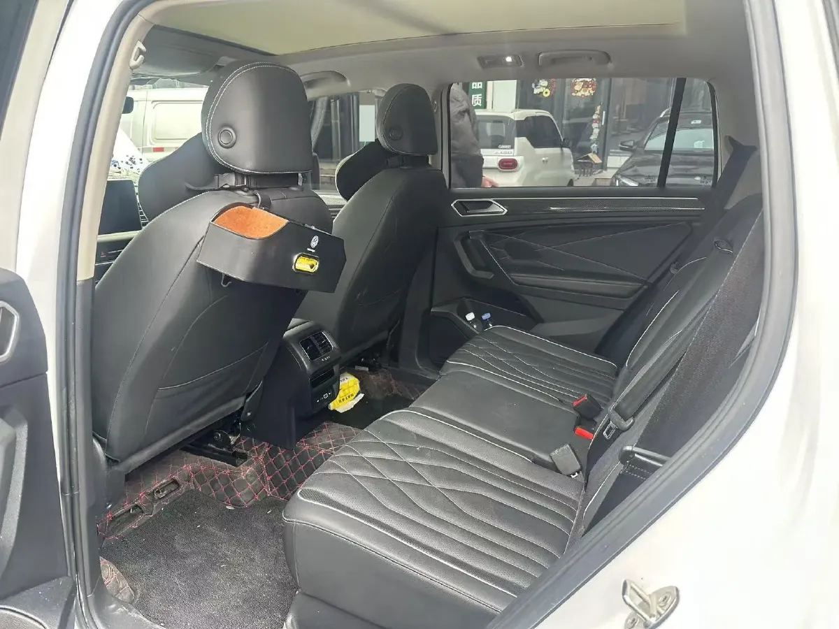 2023 Volkswagen Tiguan L 2.0T 186HP L4 7DCT,autocango,china used car exporter,china ev exporter,chinese used car exporter,chinese used ev exporter