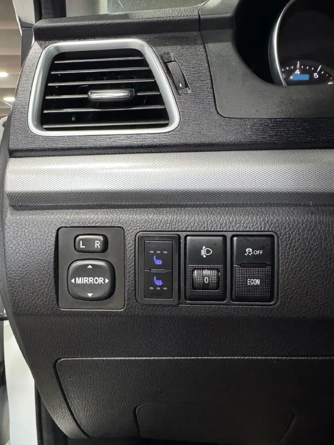 2019 Haval M6 1.5T 150HP L4 7DCT,autocango,china used car exporter,china ev exporter,chinese used car exporter,chinese used ev exporter