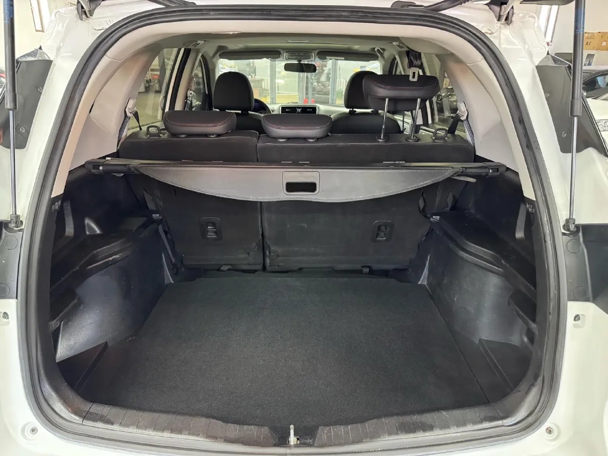 2019 Haval M6 1.5T 150HP L4 7DCT,autocango,china used car exporter,china ev exporter,chinese used car exporter,chinese used ev exporter