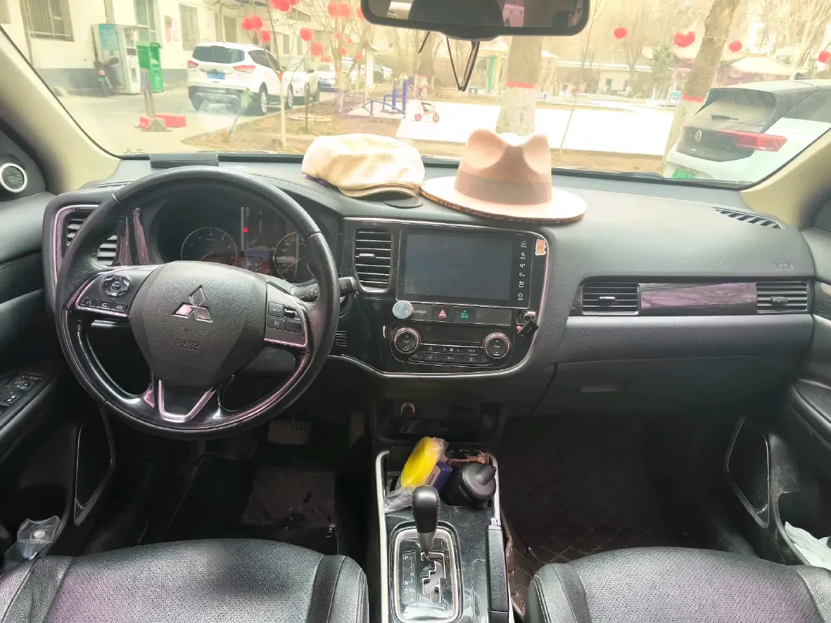 2018 Mitsubishi Outlander 2.0L 166HP L4 CVT,autocango,china used car exporter,china ev exporter,chinese used car exporter,chinese used ev exporter