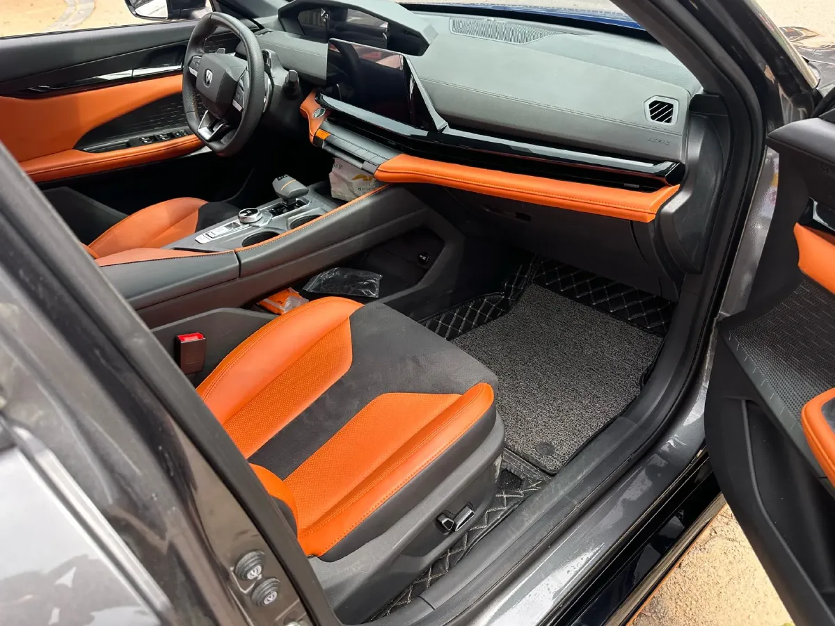 2023 ChangAn UNI-V 1.5T 188HP L4 7DCT,autocango,china used car exporter,china ev exporter,chinese used car exporter,chinese used ev exporter