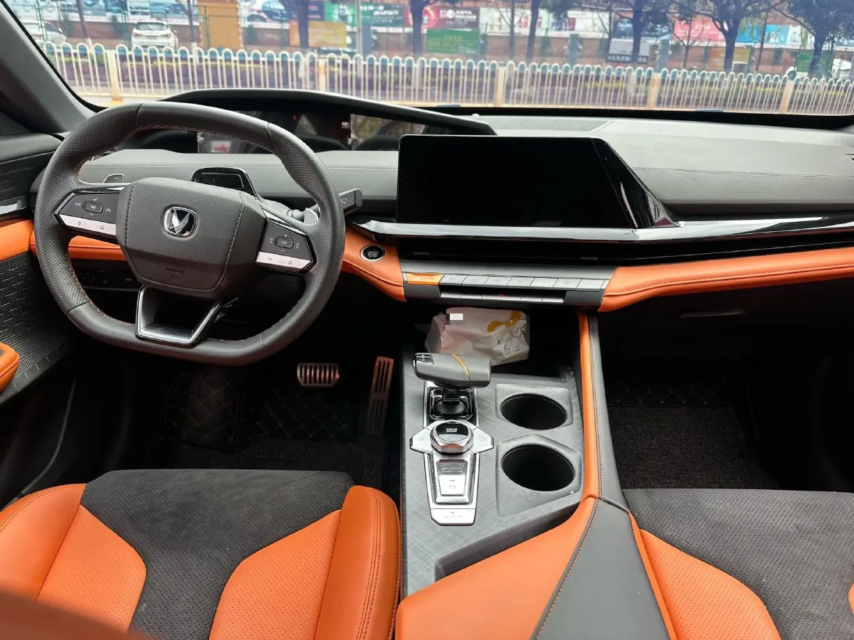 2023 ChangAn UNI-V 1.5T 188HP L4 7DCT,autocango,china used car exporter,china ev exporter,chinese used car exporter,chinese used ev exporter