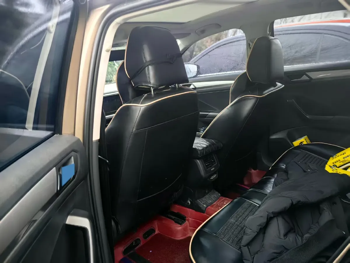 2022 Volkswagen T-Roc 1.4T 150HP L4 7DCT,autocango,china used car exporter,china ev exporter,chinese used car exporter,chinese used ev exporter