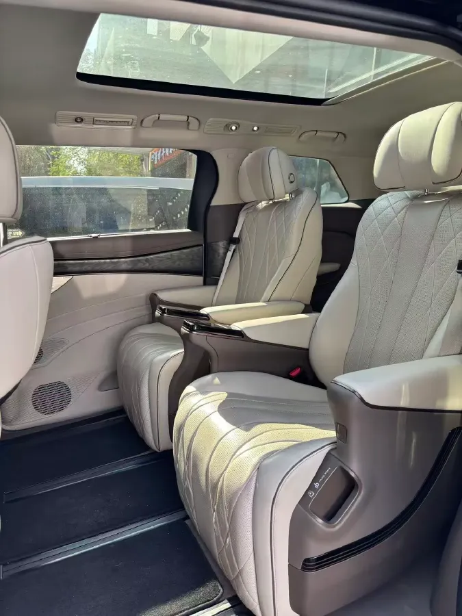 2022 BMW X2 2.0T 192HP L4 8AT,autocango,china used car exporter,china ev exporter,chinese used car exporter,chinese used ev exporter