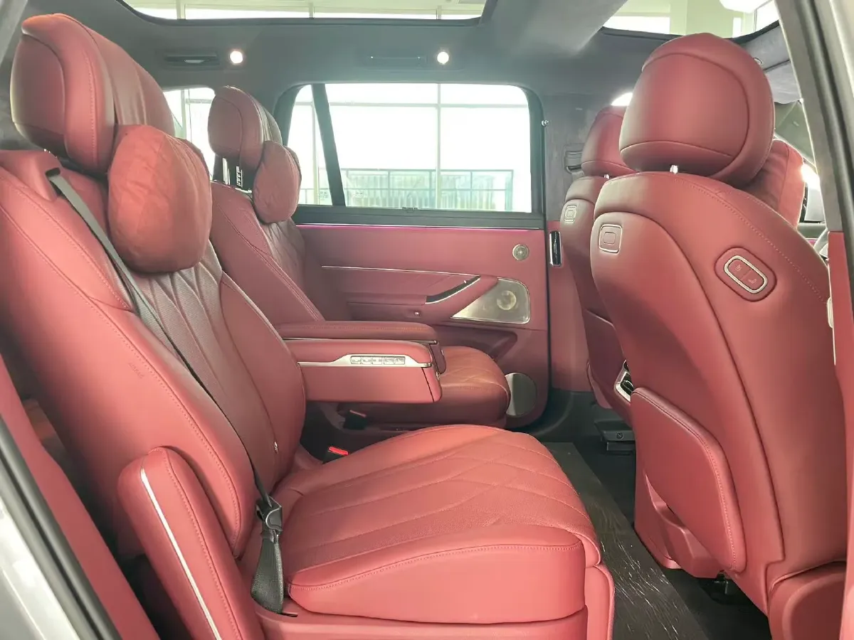 2025 AITO AITO M8 REEV 160HP REEV 53.4KWH,autocango,china used car exporter,china ev exporter,chinese used car exporter,chinese used ev exporter