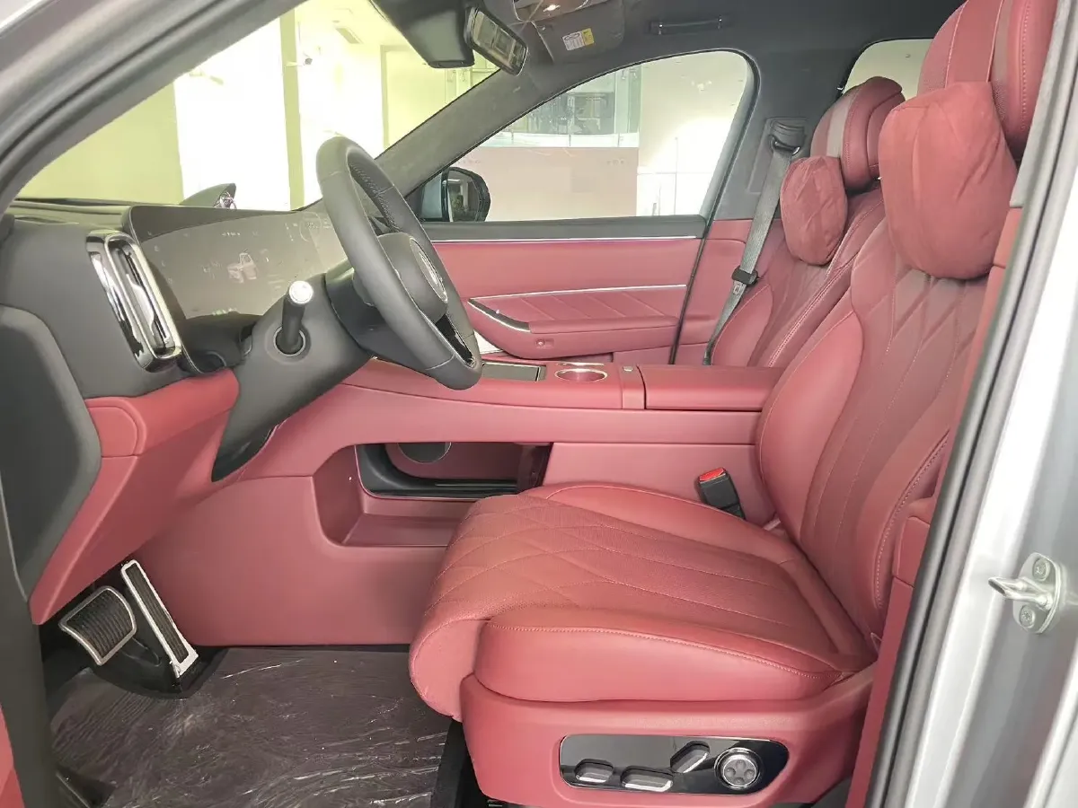 2025 AITO AITO M8 REEV 160HP REEV 53.4KWH,autocango,china used car exporter,china ev exporter,chinese used car exporter,chinese used ev exporter