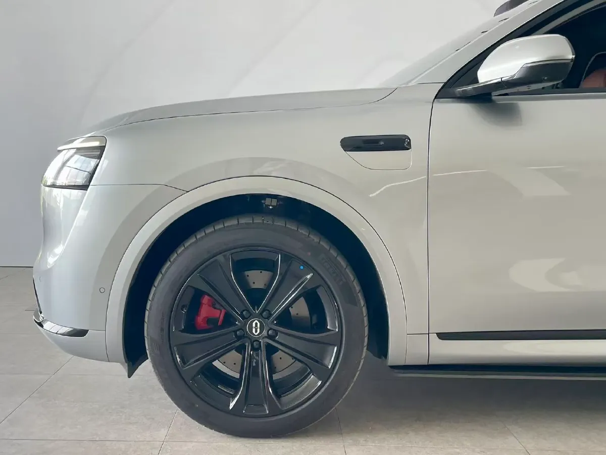 2025 AITO AITO M8 REEV 160HP REEV 53.4KWH,autocango,china used car exporter,china ev exporter,chinese used car exporter,chinese used ev exporter