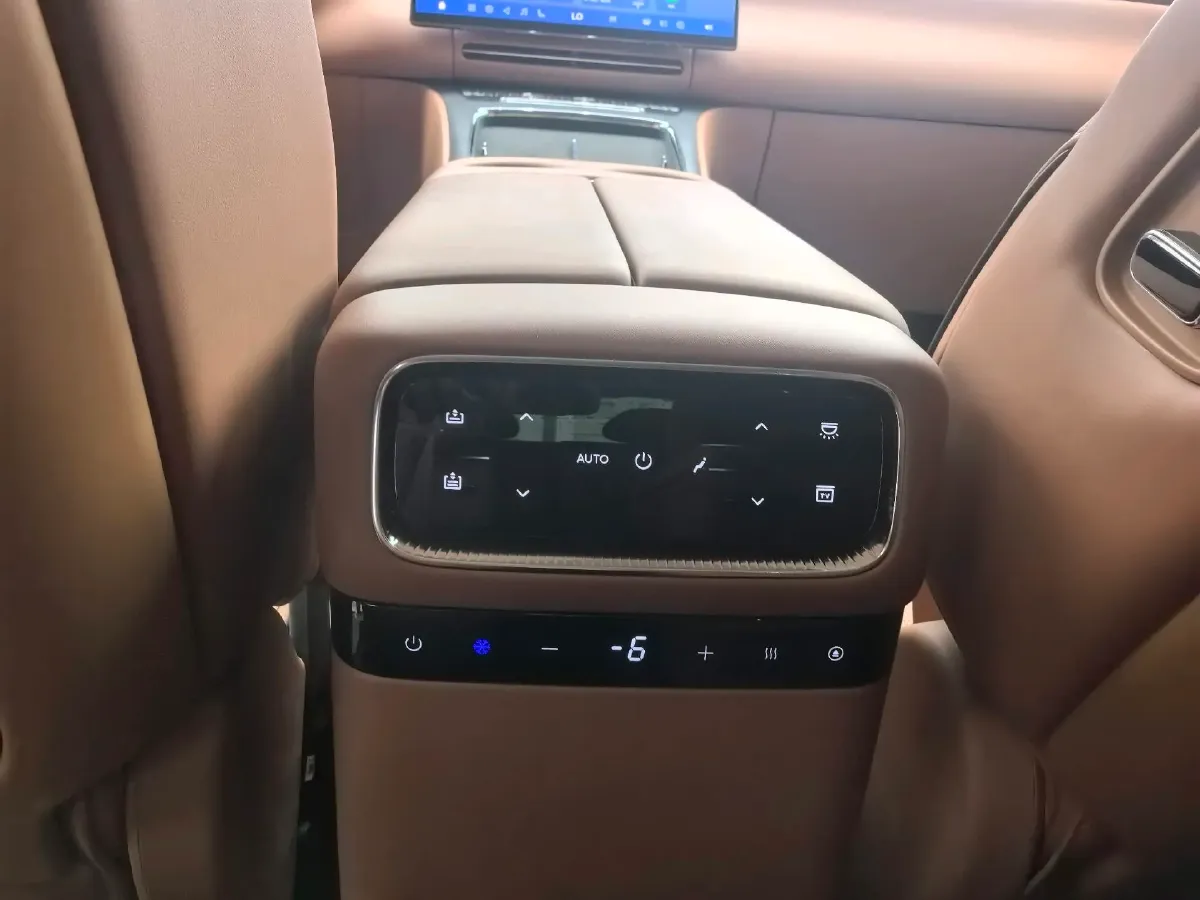 2026 Voyah 9L 1.5T 150HP L4 PHEV,autocango,china used car exporter,china ev exporter,chinese used car exporter,chinese used ev exporter