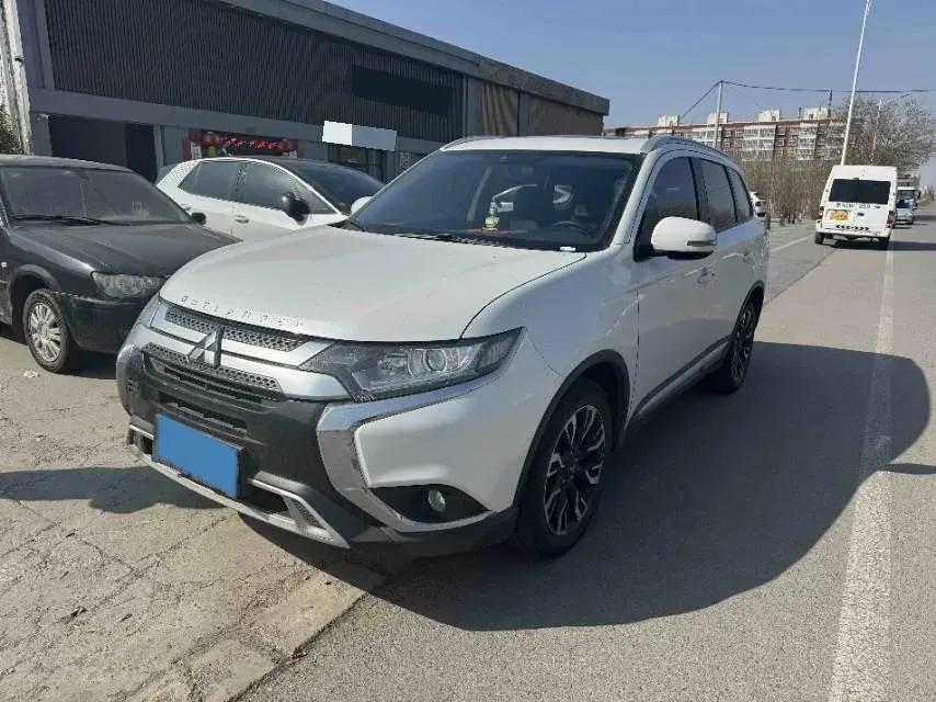 2020 Mitsubishi Outlander 2.0L 166HP L4 CVT,autocango,china used car exporter,china ev exporter,chinese used car exporter,chinese used ev exporter