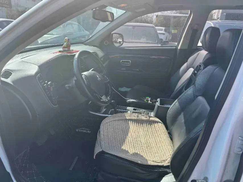 2020 Mitsubishi Outlander 2.0L 166HP L4 CVT,autocango,china used car exporter,china ev exporter,chinese used car exporter,chinese used ev exporter