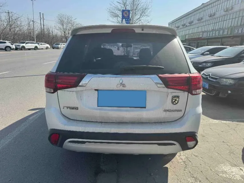 2020 Mitsubishi Outlander 2.0L 166HP L4 CVT,autocango,china used car exporter,china ev exporter,chinese used car exporter,chinese used ev exporter