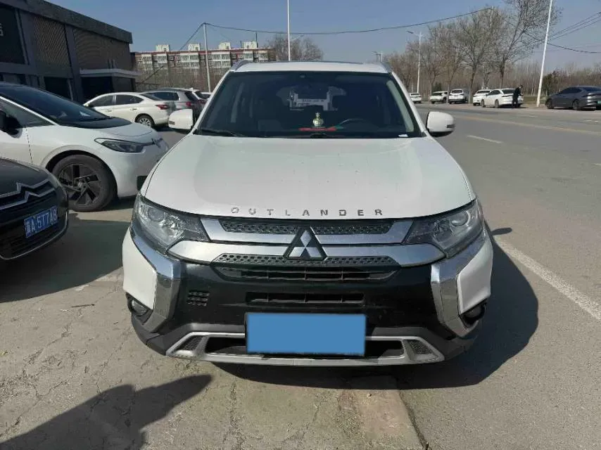 2020 Mitsubishi Outlander 2.0L 166HP L4 CVT,autocango,china used car exporter,china ev exporter,chinese used car exporter,chinese used ev exporter