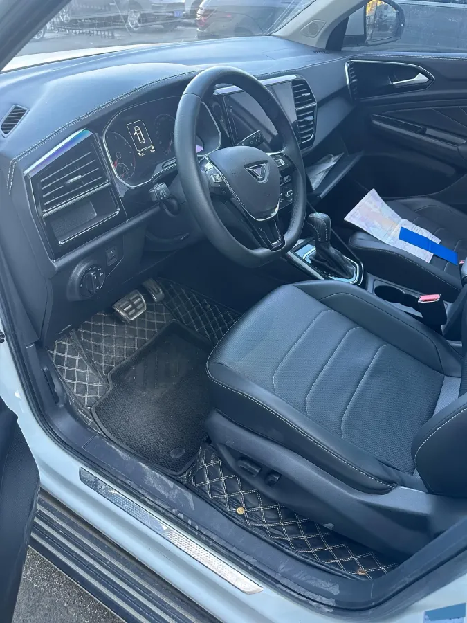 2021 Venucia T90 1.5T 190HP L4 7DCT,autocango,china used car exporter,china ev exporter,chinese used car exporter,chinese used ev exporter