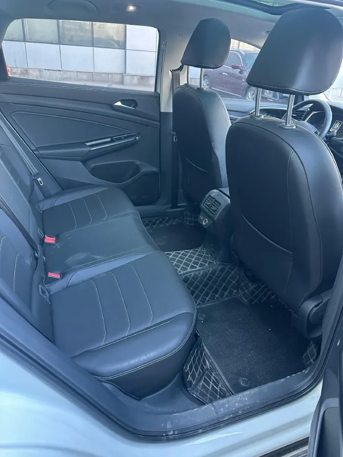 2021 Venucia T90 1.5T 190HP L4 7DCT,autocango,china used car exporter,china ev exporter,chinese used car exporter,chinese used ev exporter