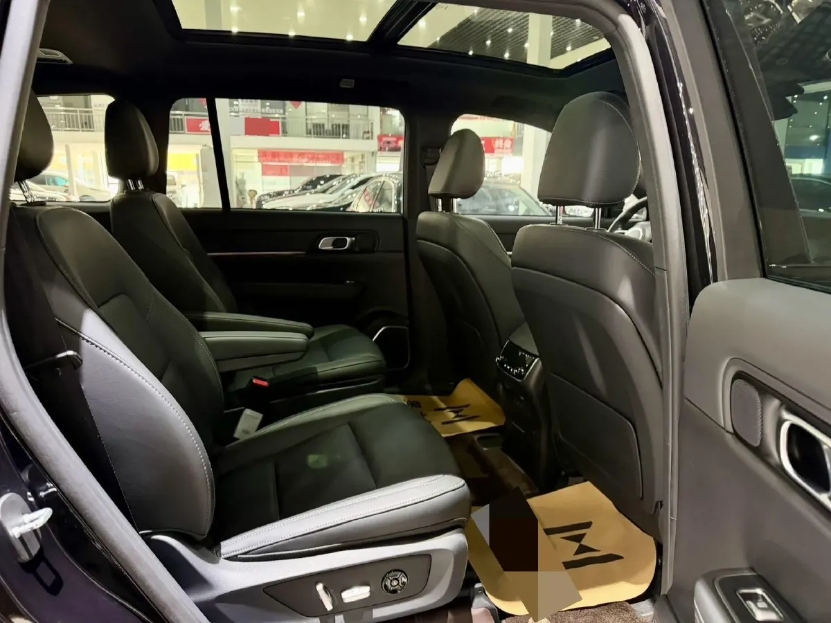 2021 Li ONE Range Extended 131HP REEV 40.5KWH,autocango,china used car exporter,china ev exporter,chinese used car exporter,chinese used ev exporter