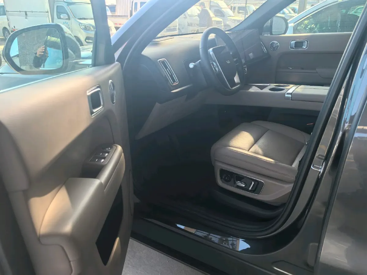 2025 Li L8 Range Extended 154HP REEV,autocango,china used car exporter,china ev exporter,chinese used car exporter,chinese used ev exporter