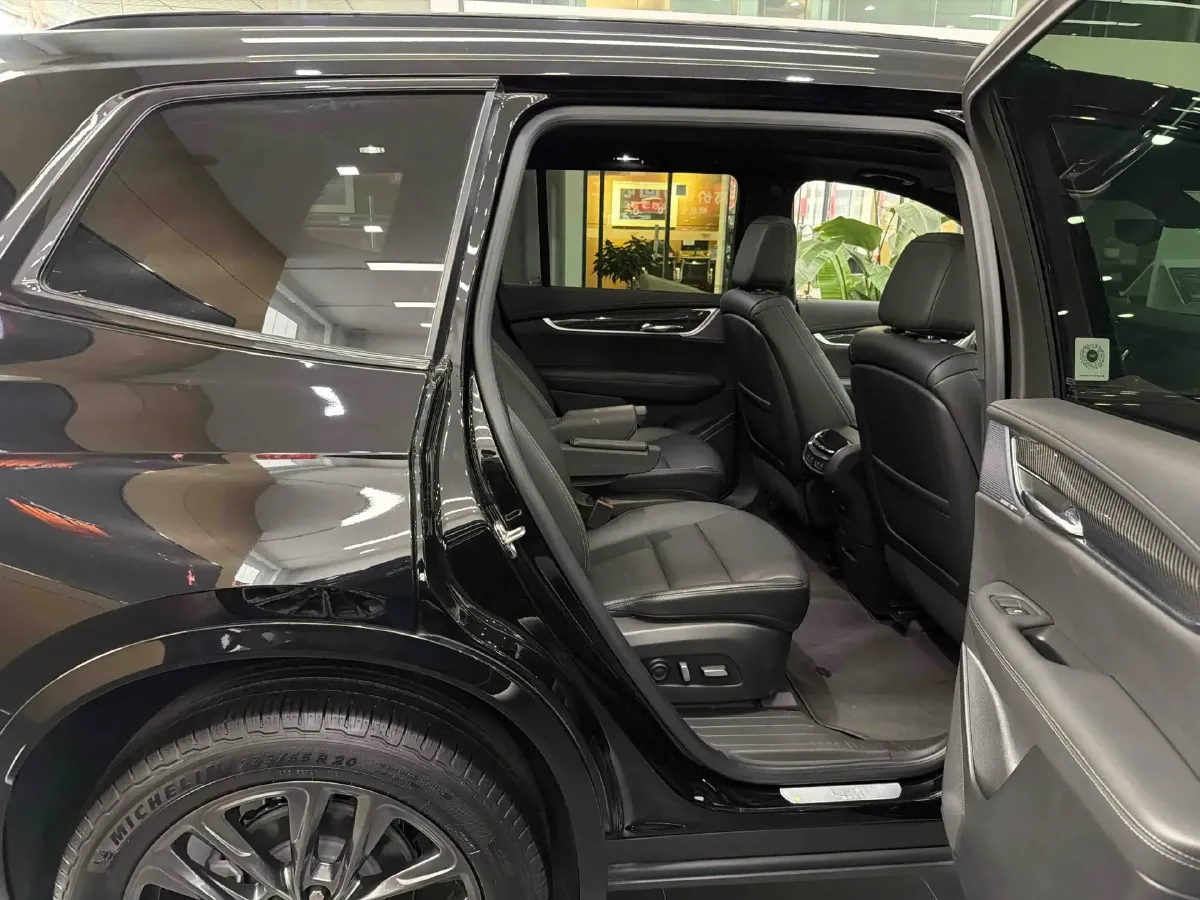 2025 Cadillac XT6 2.0T 237HP L4 9AT,autocango,china used car exporter,china ev exporter,chinese used car exporter,chinese used ev exporter