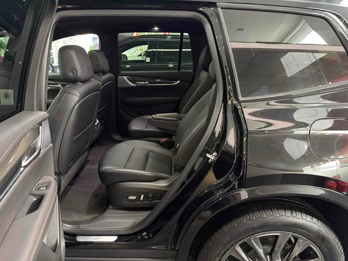 2025 Cadillac XT6 2.0T 237HP L4 9AT,autocango,china used car exporter,china ev exporter,chinese used car exporter,chinese used ev exporter