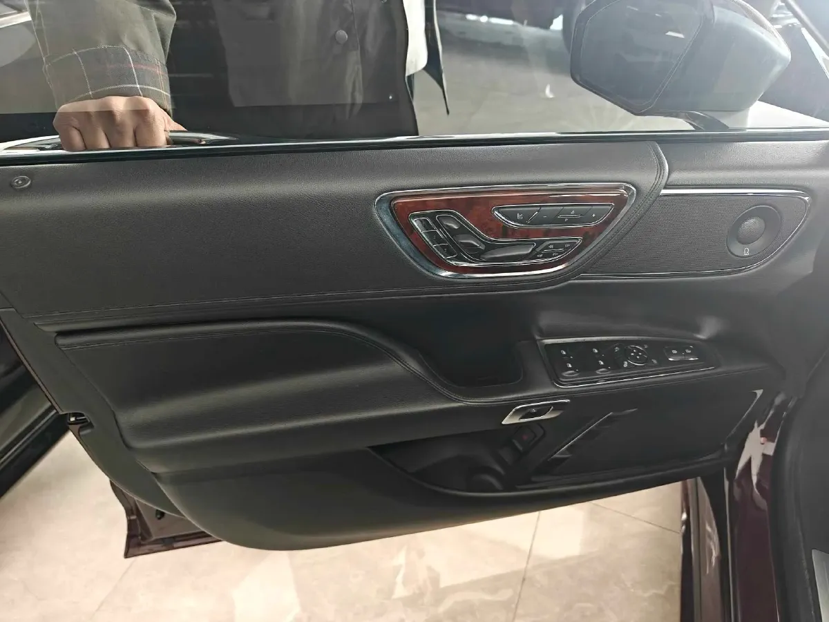 2018 Lincoln Continental 2.0T 261HP L4 6AT,autocango,china used car exporter,china ev exporter,chinese used car exporter,chinese used ev exporter