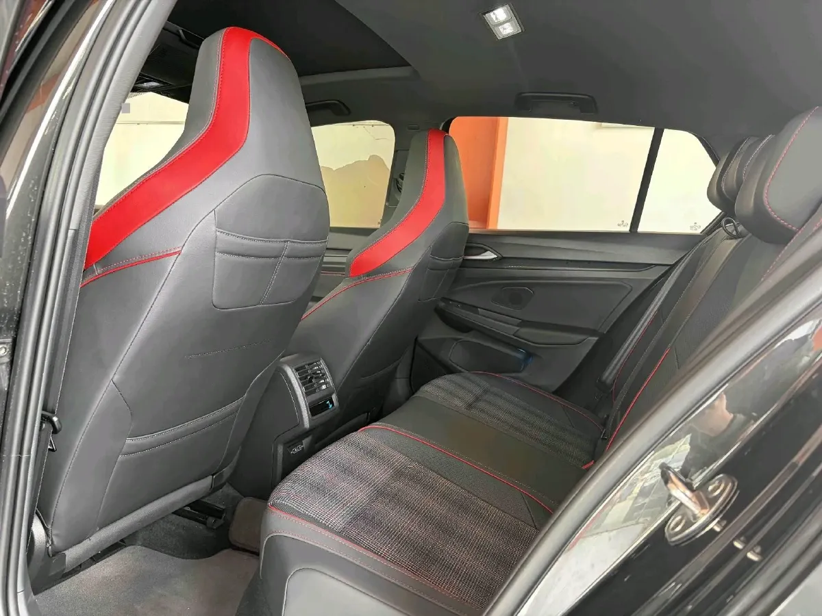 2023 Volkswagen GolfGTI 2.0T 220HP L4 7DCT,autocango,china used car exporter,china ev exporter,chinese used car exporter,chinese used ev exporter