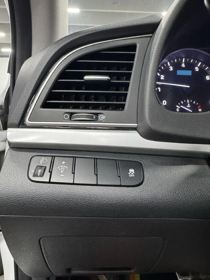 2016 Hyundai Elantra 1.6L 130HP L4 6AT,autocango,china used car exporter,china ev exporter,chinese used car exporter,chinese used ev exporter