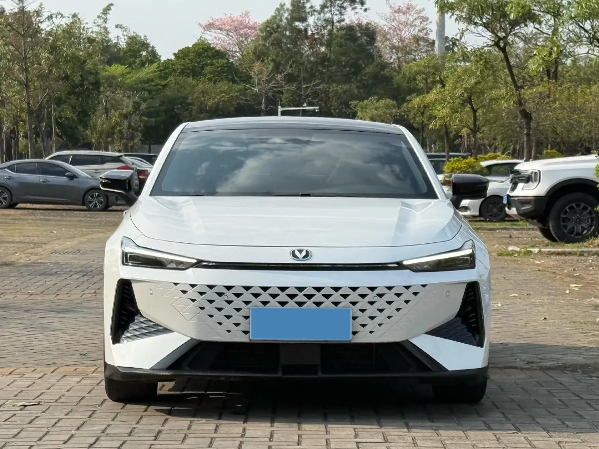 2024 ChangAn UNI-V 1.5T 188HP L4 7DCT,autocango,china used car exporter,china ev exporter,chinese used car exporter,chinese used ev exporter