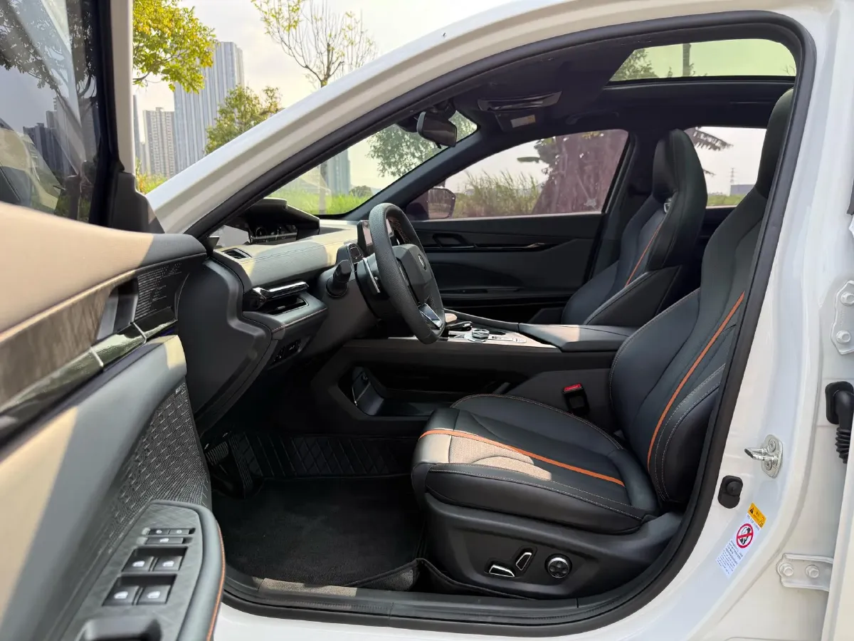 2024 ChangAn UNI-V 1.5T 188HP L4 7DCT,autocango,china used car exporter,china ev exporter,chinese used car exporter,chinese used ev exporter