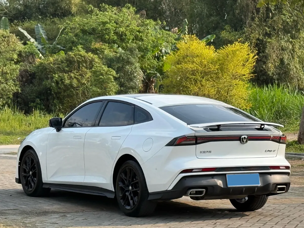 2024 ChangAn UNI-V 1.5T 188HP L4 7DCT,autocango,china used car exporter,china ev exporter,chinese used car exporter,chinese used ev exporter