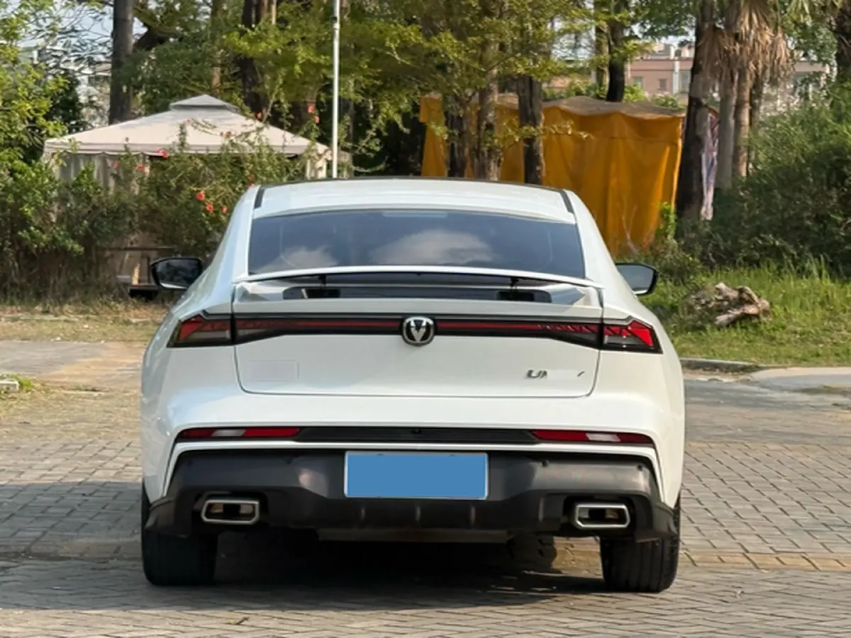 2024 ChangAn UNI-V 1.5T 188HP L4 7DCT,autocango,china used car exporter,china ev exporter,chinese used car exporter,chinese used ev exporter