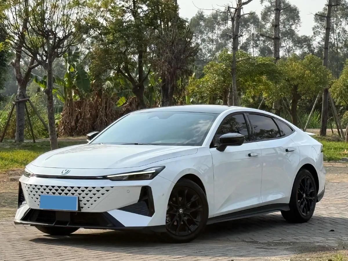 2024 ChangAn UNI-V 1.5T 188HP L4 7DCT,autocango,china used car exporter,china ev exporter,chinese used car exporter,chinese used ev exporter