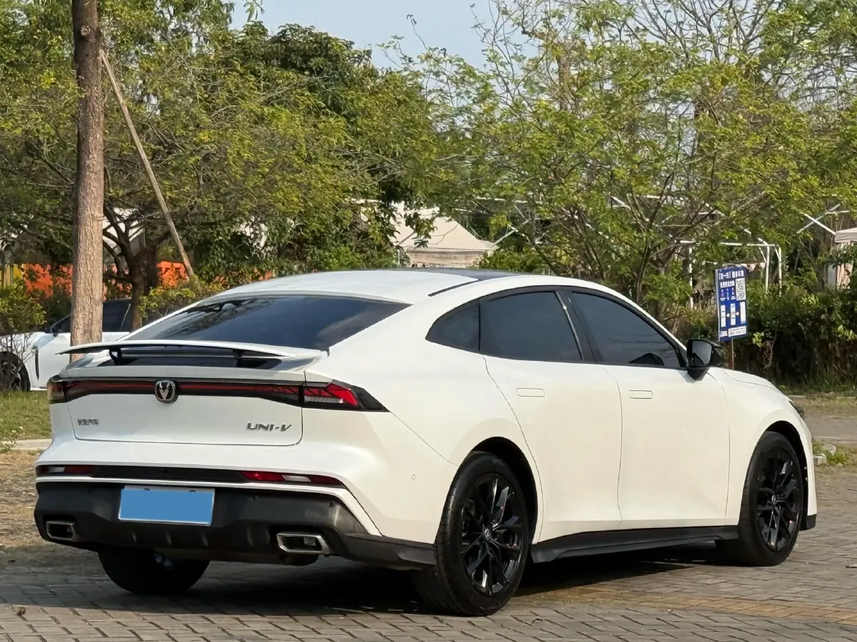 2024 ChangAn UNI-V 1.5T 188HP L4 7DCT,autocango,china used car exporter,china ev exporter,chinese used car exporter,chinese used ev exporter